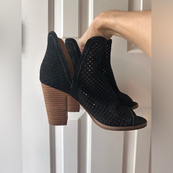 Lucky Brand Larise Suede Bootie - Picture 4 of 8